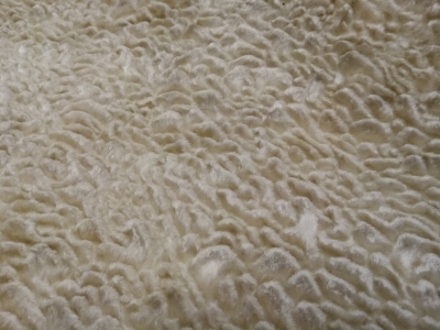 Dirbtinė karakulo kailio apdaila