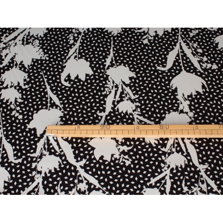 Tecido de seda assinado com flores em preto e branco no estilo Dior.