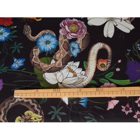 Silkesigned tyg - ormar i Cavalli-stil