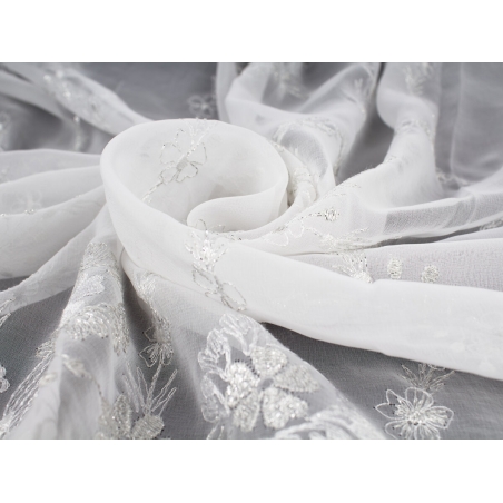 Gipiur mit silbernen Blumen auf Chiffon