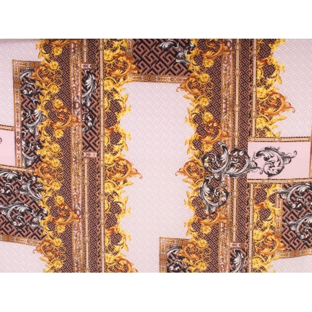 Siden med signerat mönster i Versace-stil