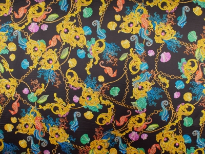 Silkkikangasta, jossa on merisiilejä ja merihevosia.