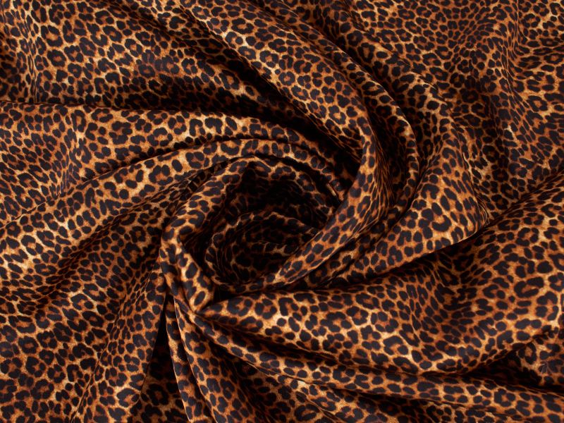 Zijde met een handtekening - fijne panterprint - in de stijl van Dolce&Gabbana