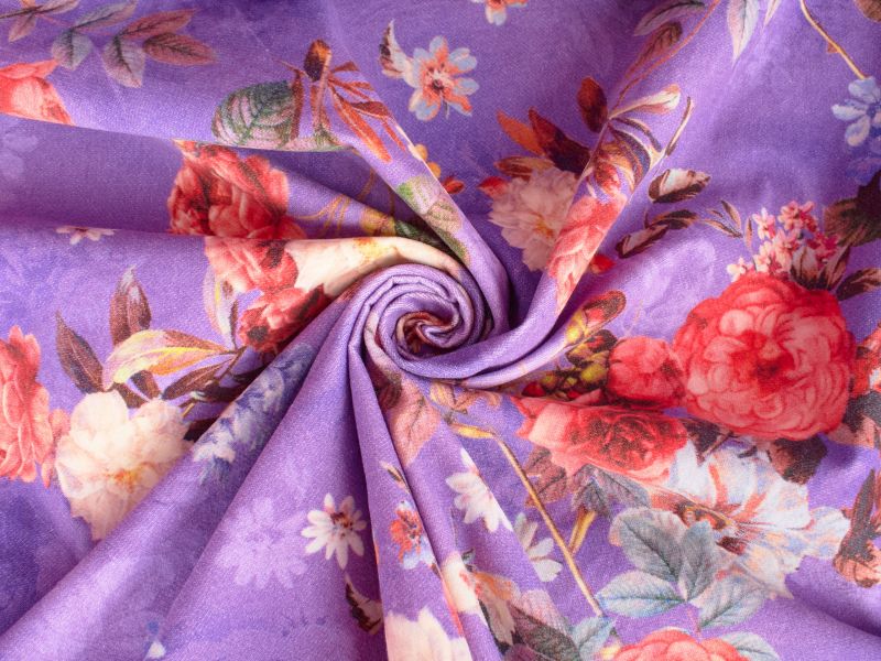 Terciopelo Sorella fondo morado con flores