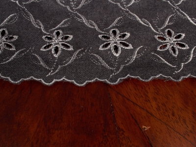 Tyget Ull Sorella - Jacquard med broderade blommor