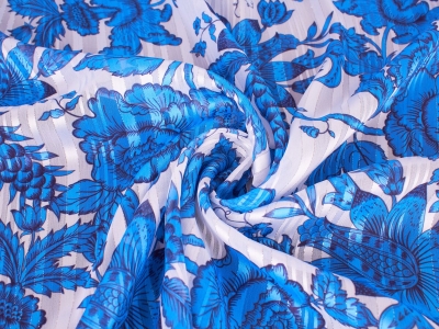 Oferecemos chiffon jacquard de alta qualidade com fio prateado.