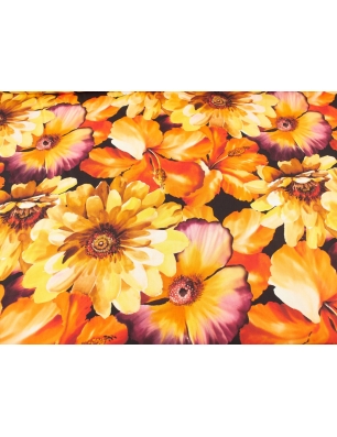 NYHED! Vi præsenterer en silkestof med et smukt blomstermønster.