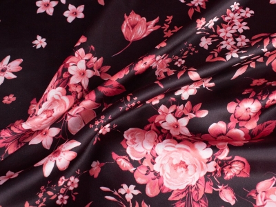 Tessuto di seta firmato con fiori corallo