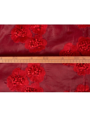 Guipure - rote Blumen