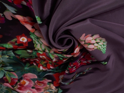 Silkkikangas, jossa on merkki - reunus - 2 väriä