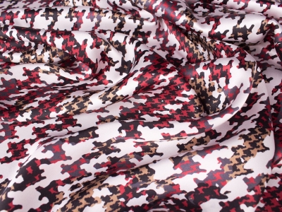 Tissu en soie avec le motif signé de Luis Spagnoli.