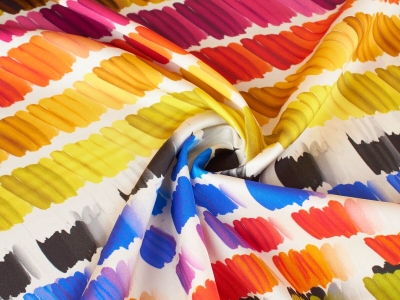 Silkkikangas Allekirjoitettu - Värikkäät Kuviot - Gucci-tyylillä