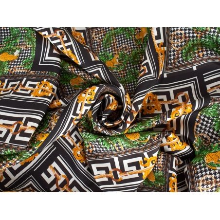 Silkkikangas, jossa on Giaguari-painatus oksilla - Versace-tyyliin