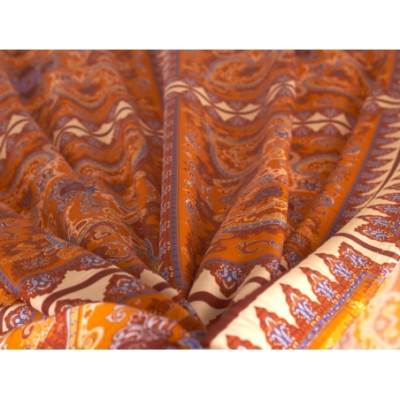 Siidkangas, millel on Eleganza del miele - Etro stiilis.