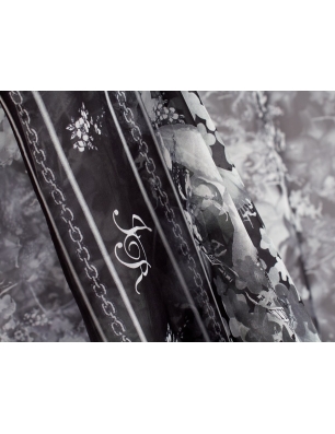 Hedvábí s podpisem