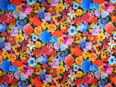 Signature silk – floral pattern in the Dolce & Gabbana style.