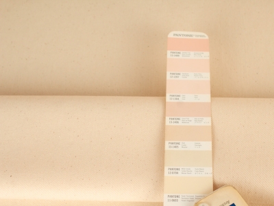 Rohes Denim-Material, gebleichte Baumwolle, weichgewascht