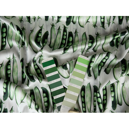 Seta satinata con elastan, a pois verdi, in stile D&G