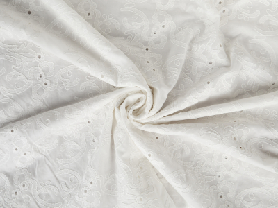Vit broderad batist - Tyggrossisten Bemax