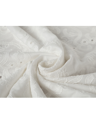 Vit broderad batist - Tyggrossisten Bemax