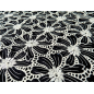 Vyšívaná bavlna s květinovým krajkovým vzorem – černá s ecru