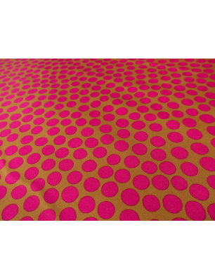 Viscose com ligeiro brilho - bolinhas rosa sobre fundo caramelo