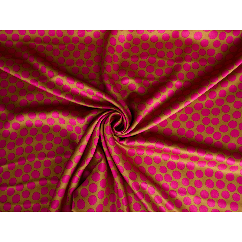 Viscose com ligeiro brilho - bolinhas rosa sobre fundo caramelo
