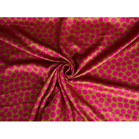 Viscose com ligeiro brilho - bolinhas rosa sobre fundo caramelo