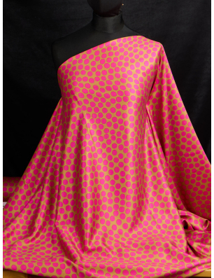 Viscose com ligeiro brilho - bolinhas rosa sobre fundo caramelo