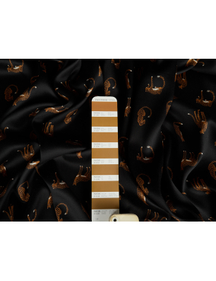 Вискоза материал с деликатен блясък - принт в диви котки