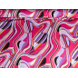 Viskoosikangas mekkoa varten vaaleanpunaisilla ja violeteilla kuvioilla