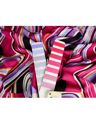 Viscose material para vestido com padrões em rosa e roxo