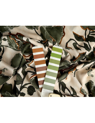 Viscoză material pentru rochie cu model vegetal pe fond deschis