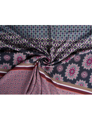 La viscosa, tejido para vestidos con un estampado de estilo boho: informe