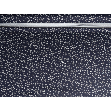 Viscosatwill för klänning med ett fint mönster av rosetter – marinblå och rosa