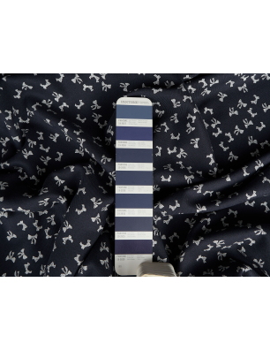 Vâscoză twill pentru rochie cu model fin de fundițe - bleumarin și roz