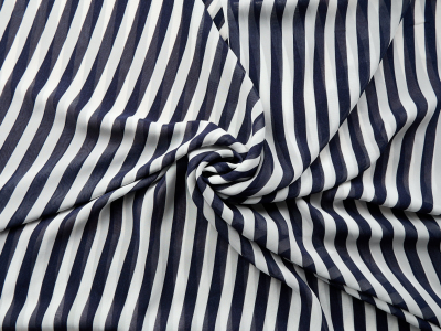 Viskose chiffon, delikat, i marineblå striber