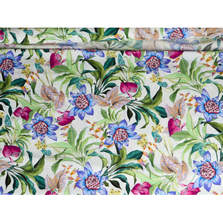 Viskose-Stoff für ein Kleid mit Blumenmuster