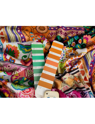 Vâscoză material pentru rochie cu model etno boho colorat