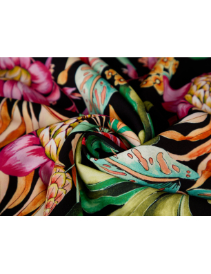 Viscose-material för klänning med blommönster