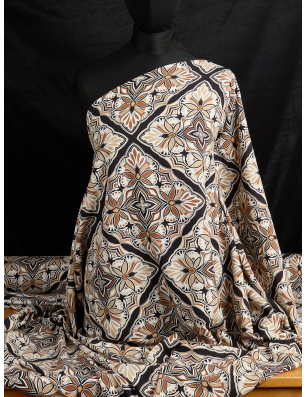 Viscoza – materiál na šaty s geometrickým boho vzorem