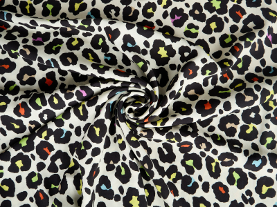 Viscose, matière pour robe, imprimé léopard multicolore sur fond clair