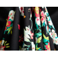 Viskose-Stoff für ein Kleid schwarz mit bunten Blumenmuster