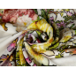 Viscosa materiale per abito bianco con fiori colorati - rapporto