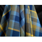 Viskosmaterial för en klänning i blå-och-honungsrutig design