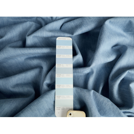 Denimstof med washed-effekt og blød berøring – lyst indigo