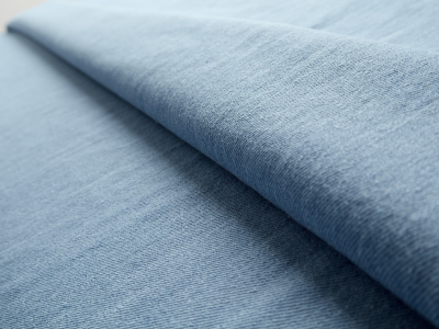 Jeans din material cu efect washed și soft touch – denim albastru deschis