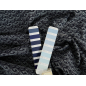 Jeans em tecido jacquard com padrão geométrico em azul-marinho escuro