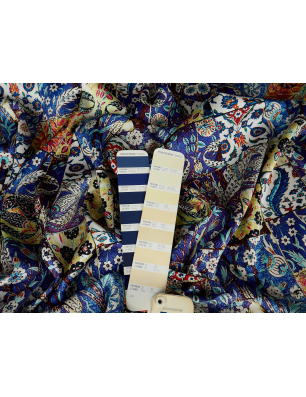 Selyemszövet – selyemszatén kék mintával – selyem méteráruként – Bemax Textil nagykereskedés