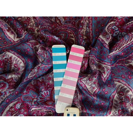 Silk with cashmere - delicate muslin in an oriental pink pattern